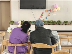 當(dāng)你老到忘了世界，我該拿什么來愛你